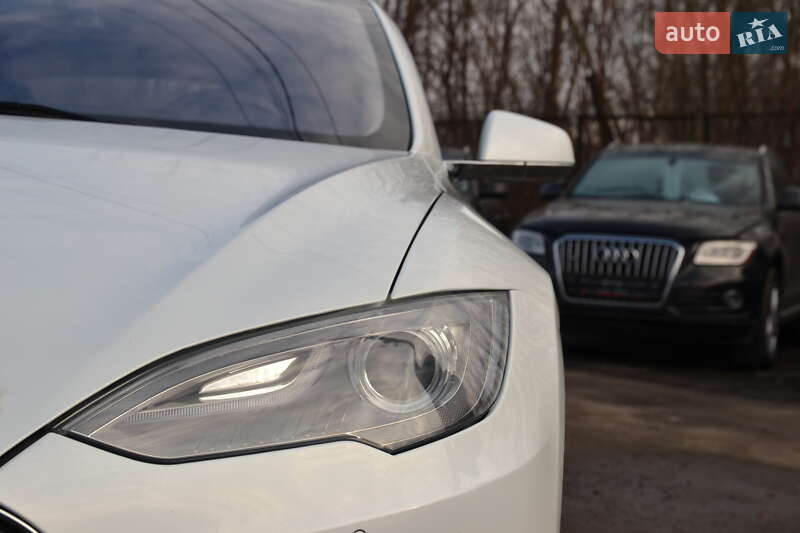 Лифтбек Tesla Model S 2014 в Луцке