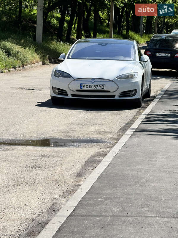 Лифтбек Tesla Model S 2016 в Харькове