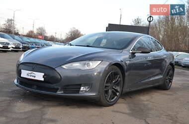 Лифтбек Tesla Model S 2015 в Луцке