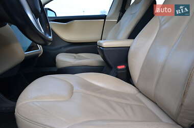 Лифтбек Tesla Model S 2015 в Луцке