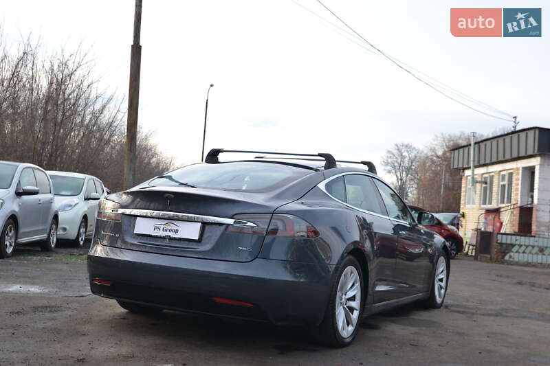Лифтбек Tesla Model S 2016 в Луцке