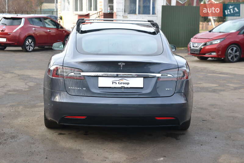 Лифтбек Tesla Model S 2016 в Луцке