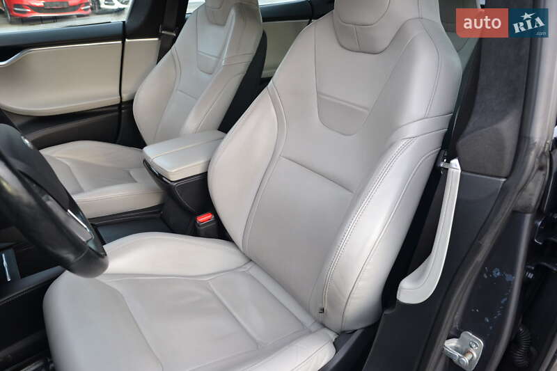 Лифтбек Tesla Model S 2016 в Луцке