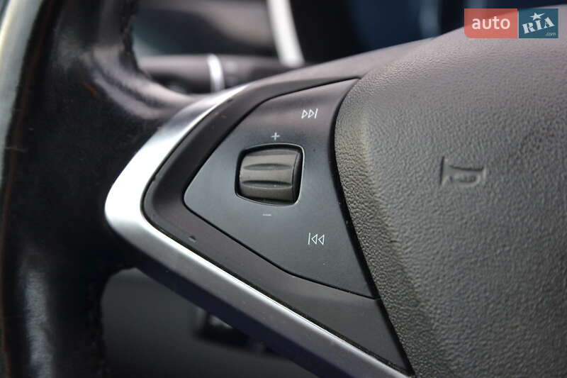 Лифтбек Tesla Model S 2016 в Луцке