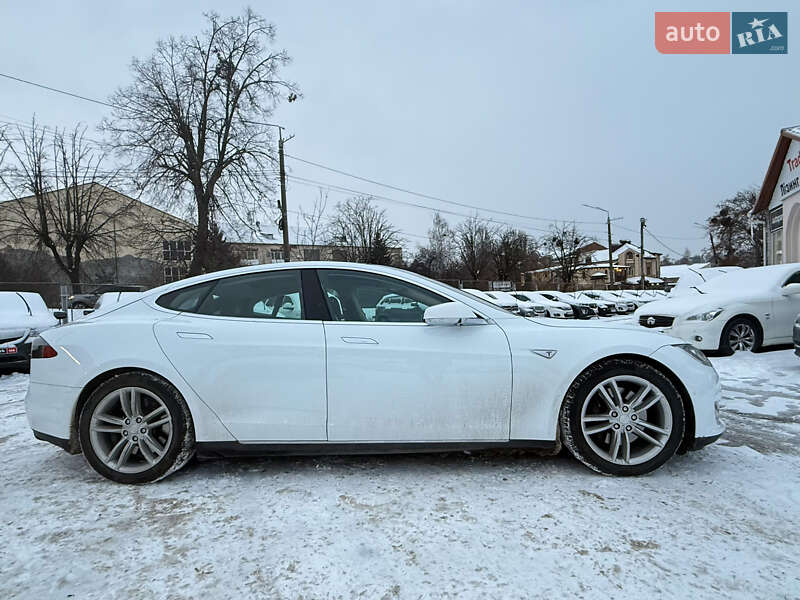 Лифтбек Tesla Model S 2015 в Виннице
