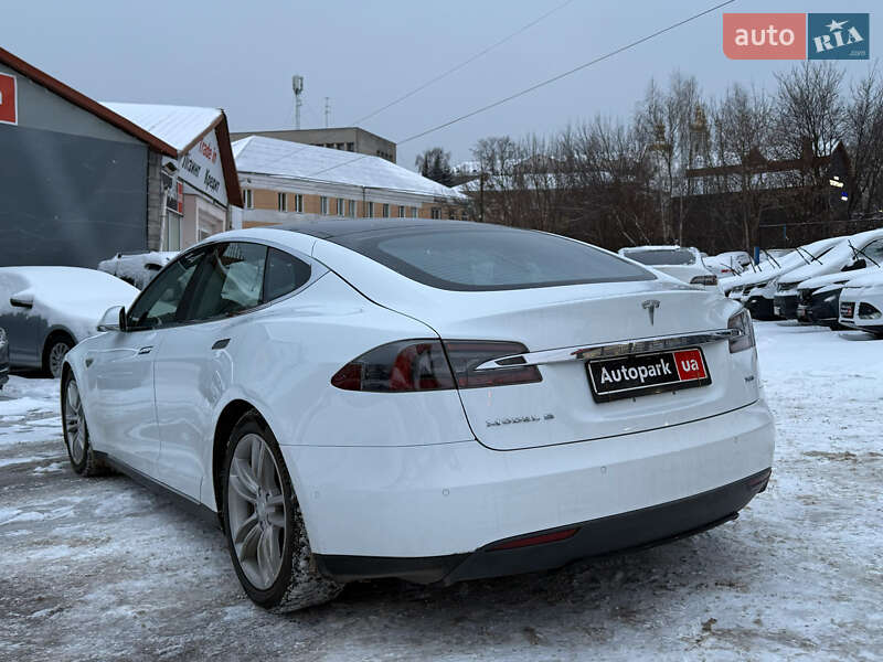 Лифтбек Tesla Model S 2015 в Виннице
