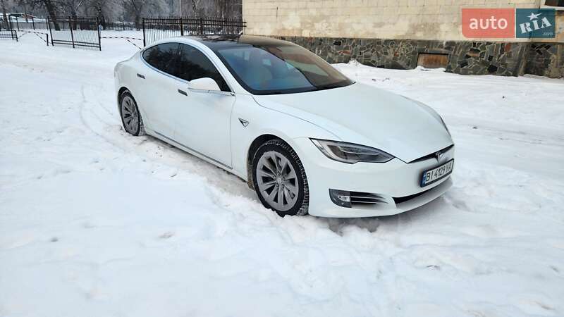 Лифтбек Tesla Model S 2018 в Киеве