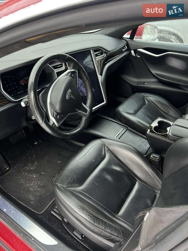 Лифтбек Tesla Model S 2016 в Львове