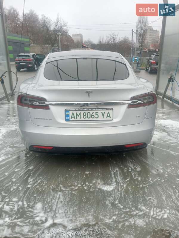 Лифтбек Tesla Model S 2017 в Житомире