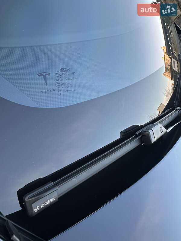 Лифтбек Tesla Model S 2019 в Киеве