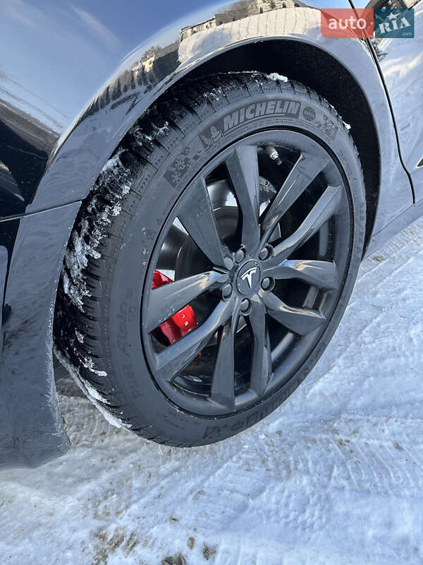 Лифтбек Tesla Model S 2019 в Киеве