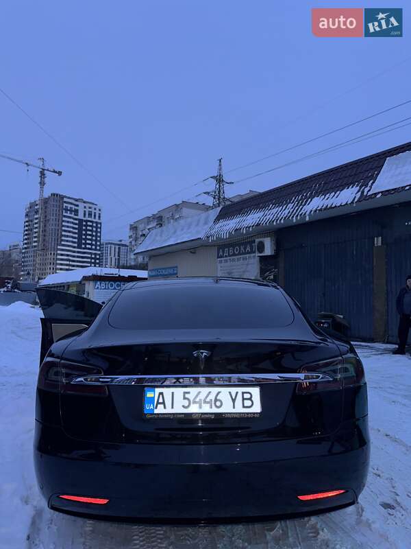 Лифтбек Tesla Model S 2016 в Киеве