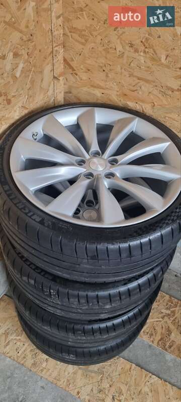 Лифтбек Tesla Model S 2014 в Николаеве