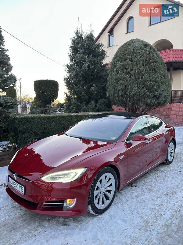 Лифтбек Tesla Model S 2016 в Луцке