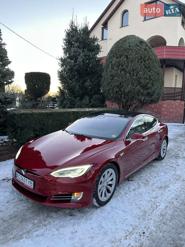 Лифтбек Tesla Model S 2016 в Луцке