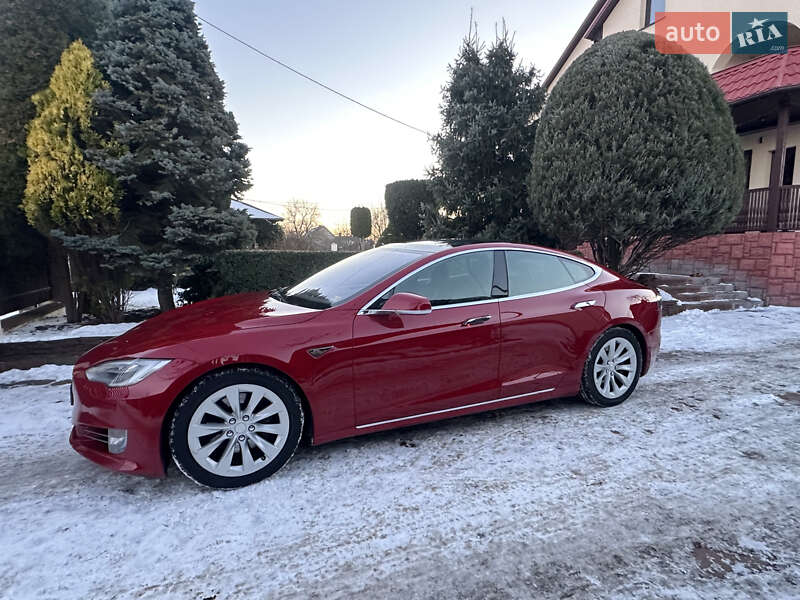 Лифтбек Tesla Model S 2016 в Луцке