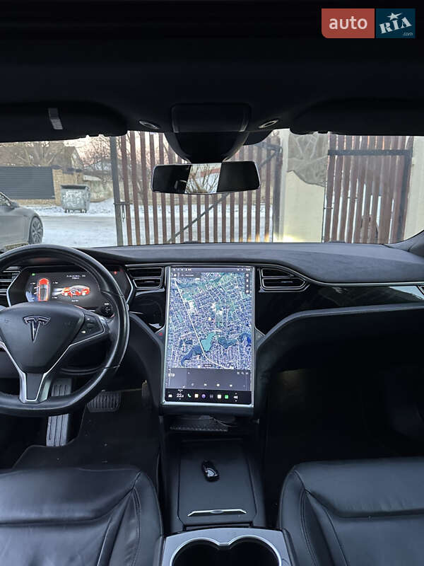 Лифтбек Tesla Model S 2016 в Луцке