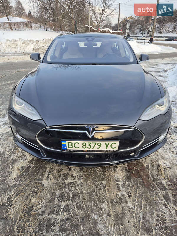 Лифтбек Tesla Model S 2015 в Львове
