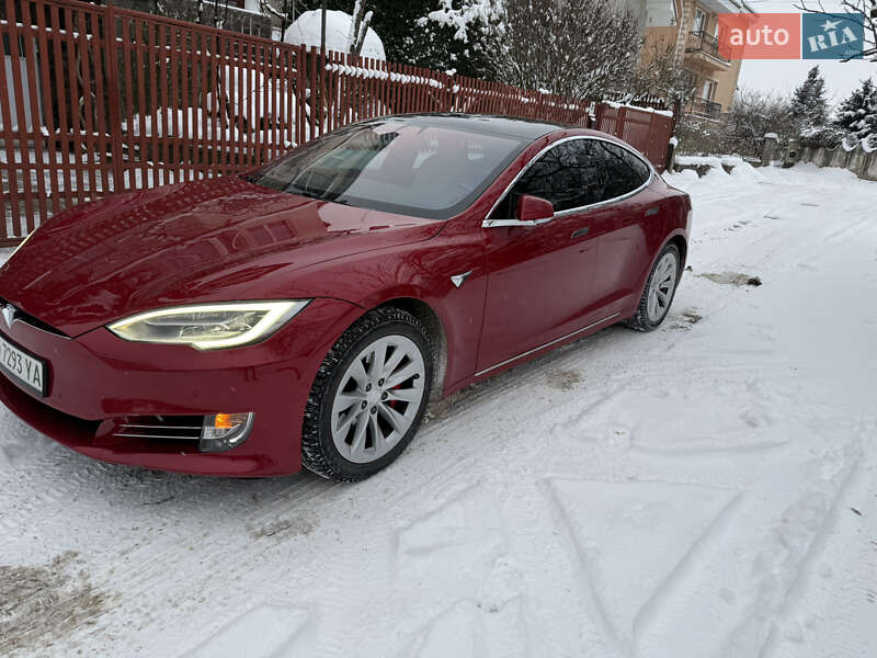 Лифтбек Tesla Model S 2020 в Ужгороде