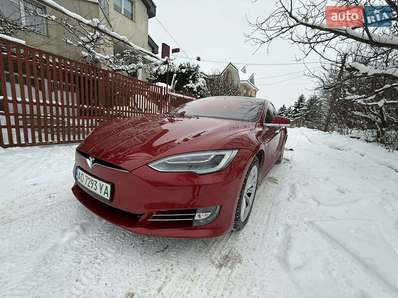 Лифтбек Tesla Model S 2020 в Ужгороде