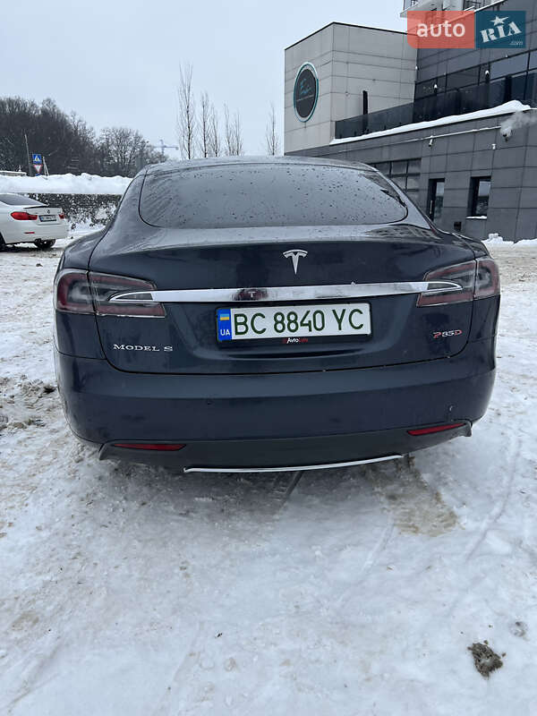 Лифтбек Tesla Model S 2015 в Львове