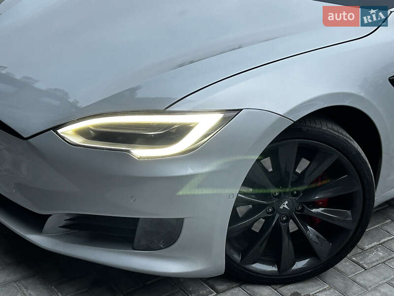 Лифтбек Tesla Model S 2017 в Николаеве