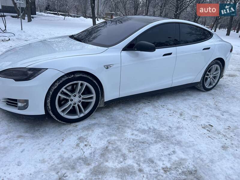 Лифтбек Tesla Model S 2014 в Киеве