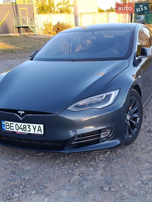 Ліфтбек Tesla Model S 2016 в Вознесенську