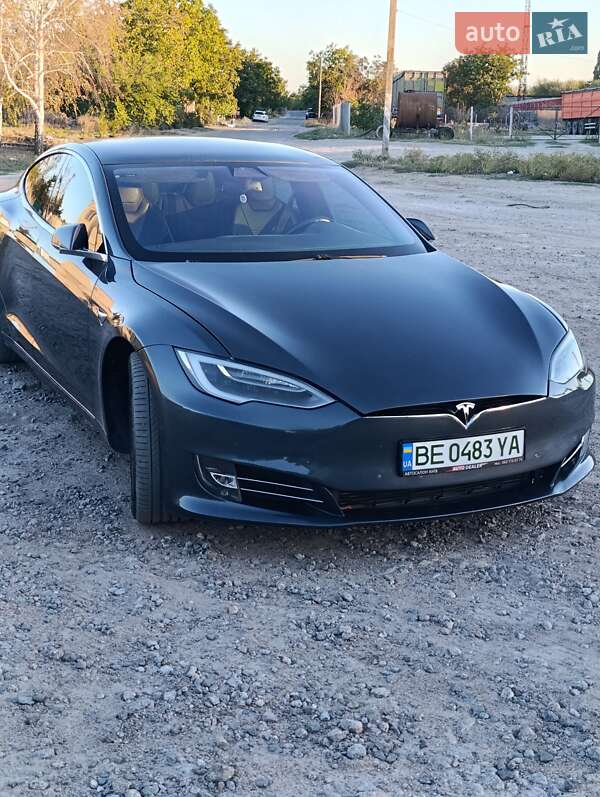 Ліфтбек Tesla Model S 2016 в Вознесенську