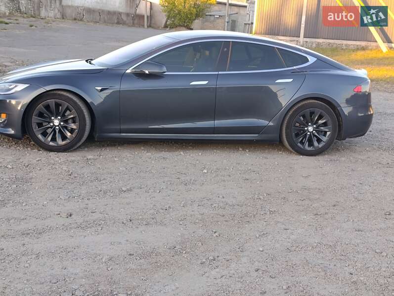Ліфтбек Tesla Model S 2016 в Вознесенську