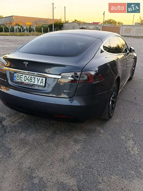 Ліфтбек Tesla Model S 2016 в Вознесенську