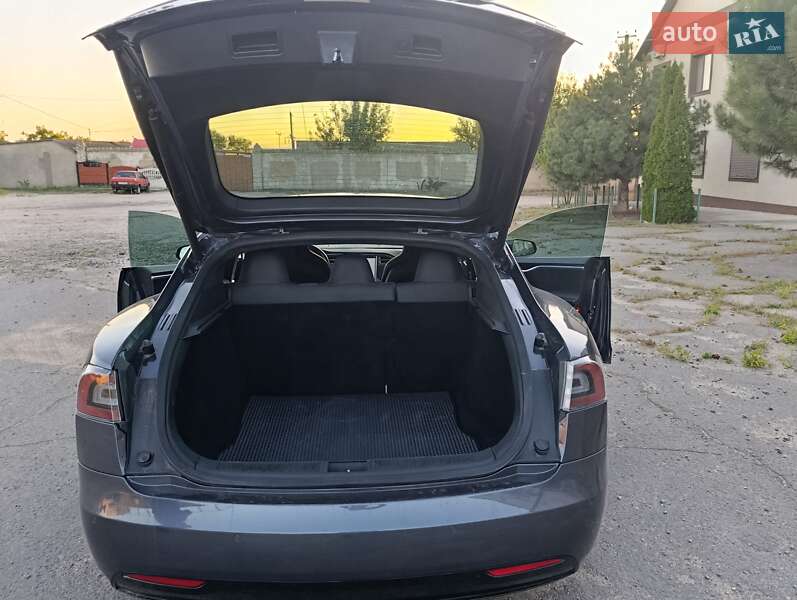 Ліфтбек Tesla Model S 2016 в Вознесенську