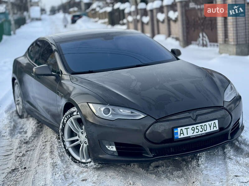 Лифтбек Tesla Model S 2014 в Ивано-Франковске
