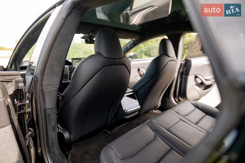 Лифтбек Tesla Model S 2022 в Львове