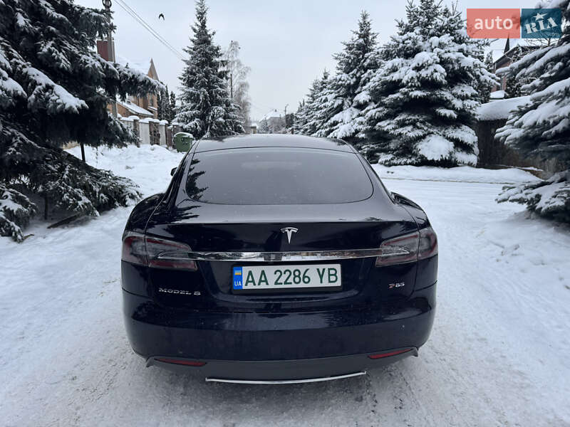 Лифтбек Tesla Model S 2015 в Киеве фото 9 Лифтбек Tesla Model S 2015 в Киеве
