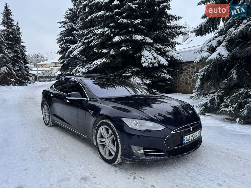 Лифтбек Tesla Model S 2015 в Киеве фото 6 Лифтбек Tesla Model S 2015 в Киеве