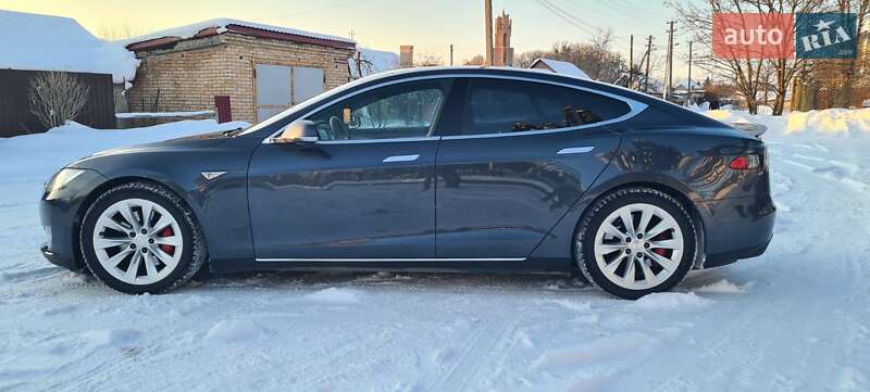 Лифтбек Tesla Model S 2015 в Нововолынске