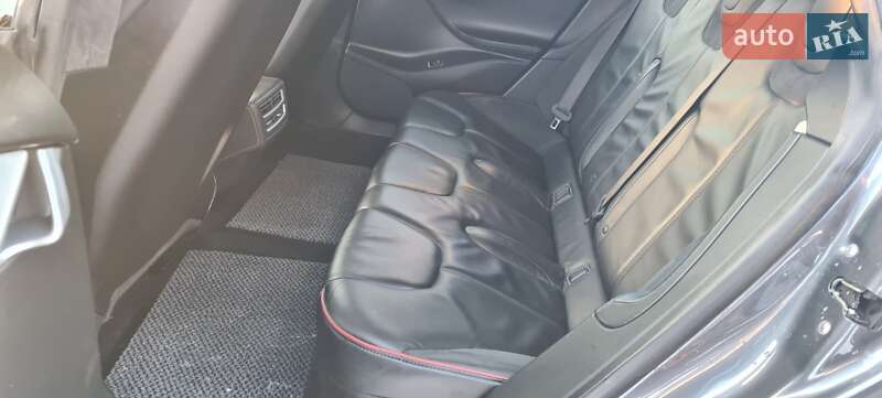 Лифтбек Tesla Model S 2015 в Нововолынске