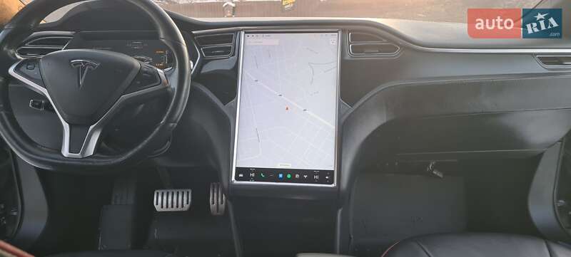 Лифтбек Tesla Model S 2015 в Нововолынске