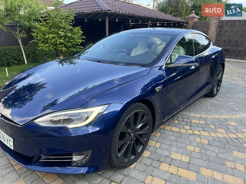 Лифтбек Tesla Model S 2018 в Киеве