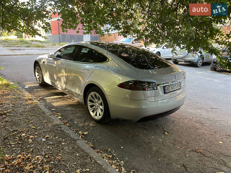 Ліфтбек Tesla Model S 2017 в Дніпрі