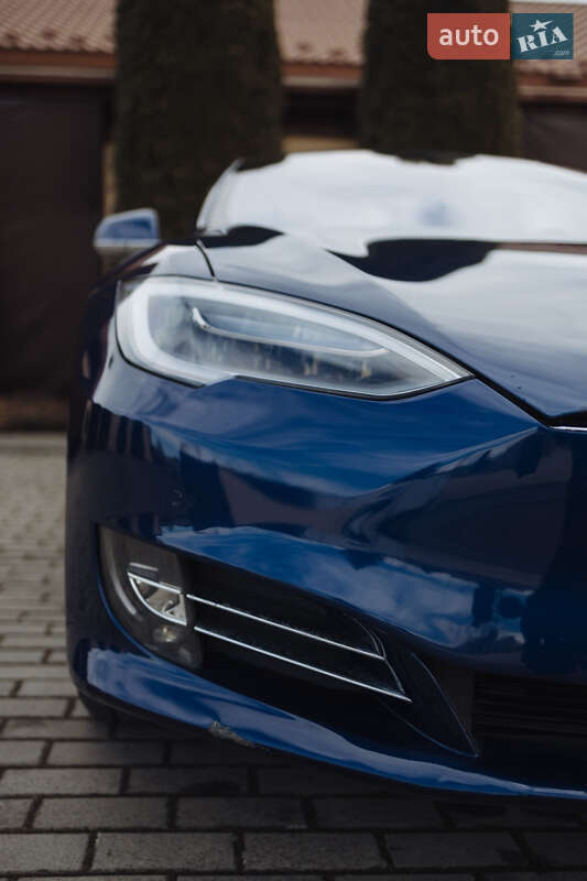 Лифтбек Tesla Model S 2017 в Львове