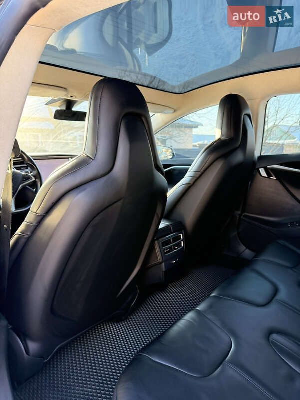 Ліфтбек Tesla Model S 2016 в Володимирі