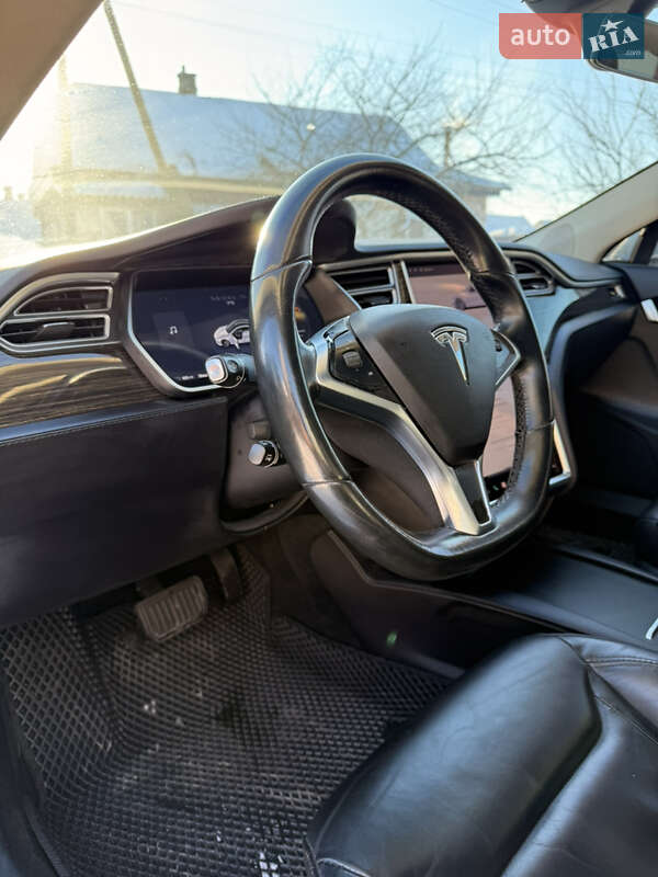 Ліфтбек Tesla Model S 2016 в Володимирі