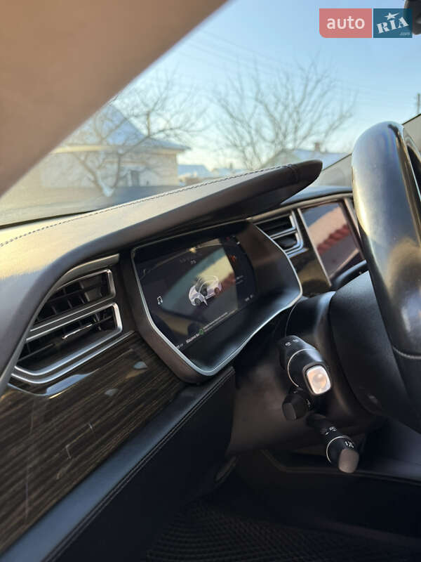 Ліфтбек Tesla Model S 2016 в Володимирі