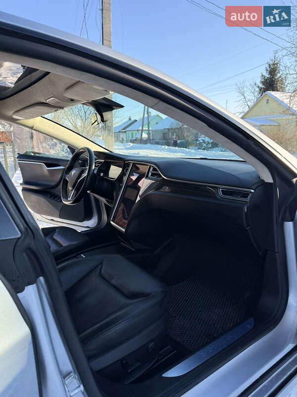 Ліфтбек Tesla Model S 2016 в Володимирі