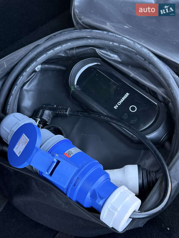 Ліфтбек Tesla Model S 2016 в Володимирі