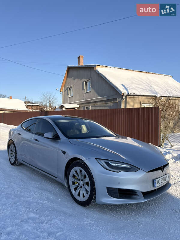 Ліфтбек Tesla Model S 2016 в Володимирі