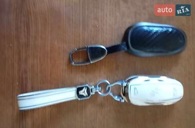 Лифтбек Tesla Model S 2017 в Сходнице