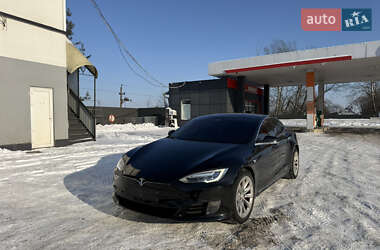 Ліфтбек Tesla Model S 2016 в Чернівцях